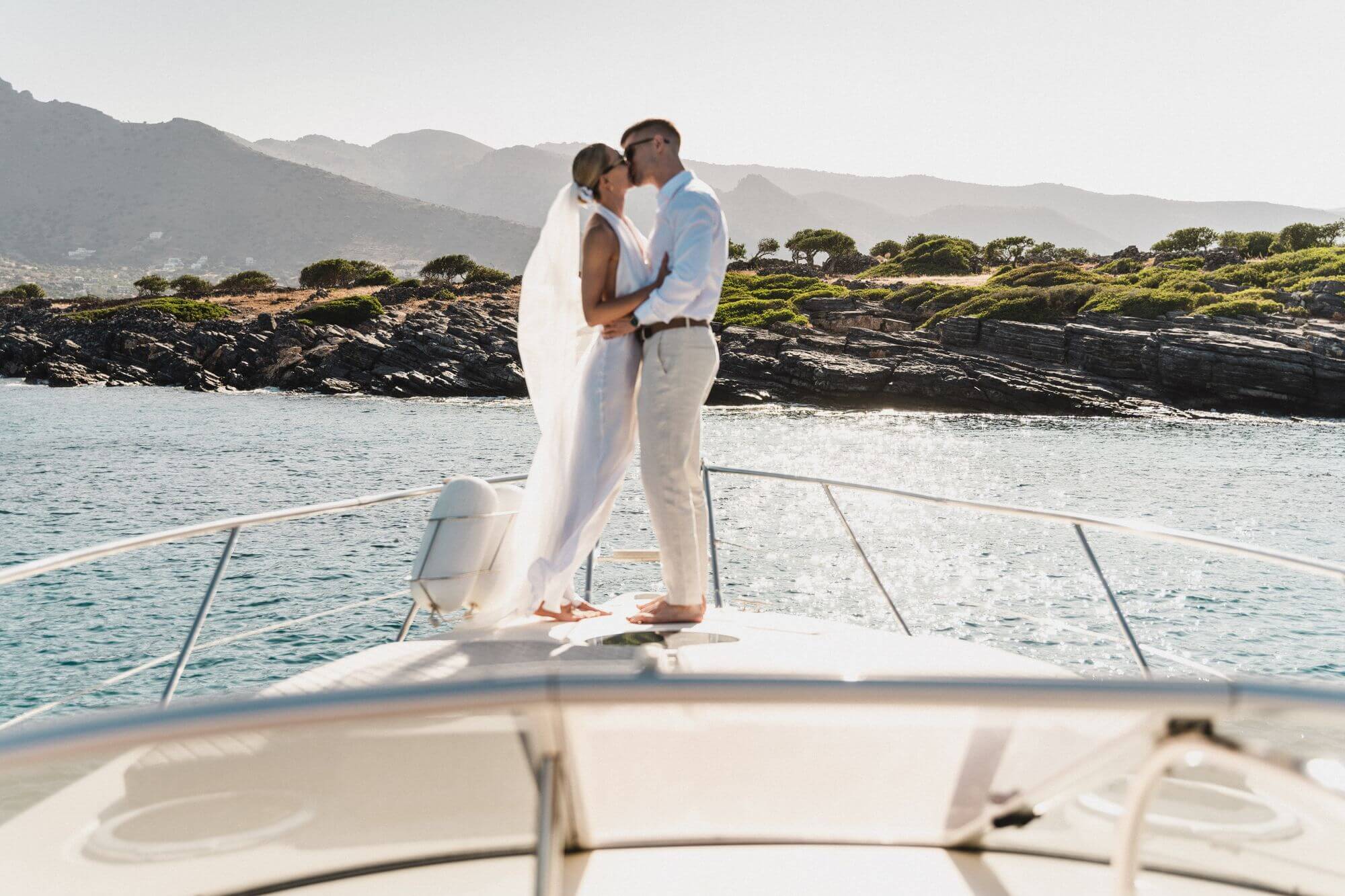 Państwo Młodzi na jachcie