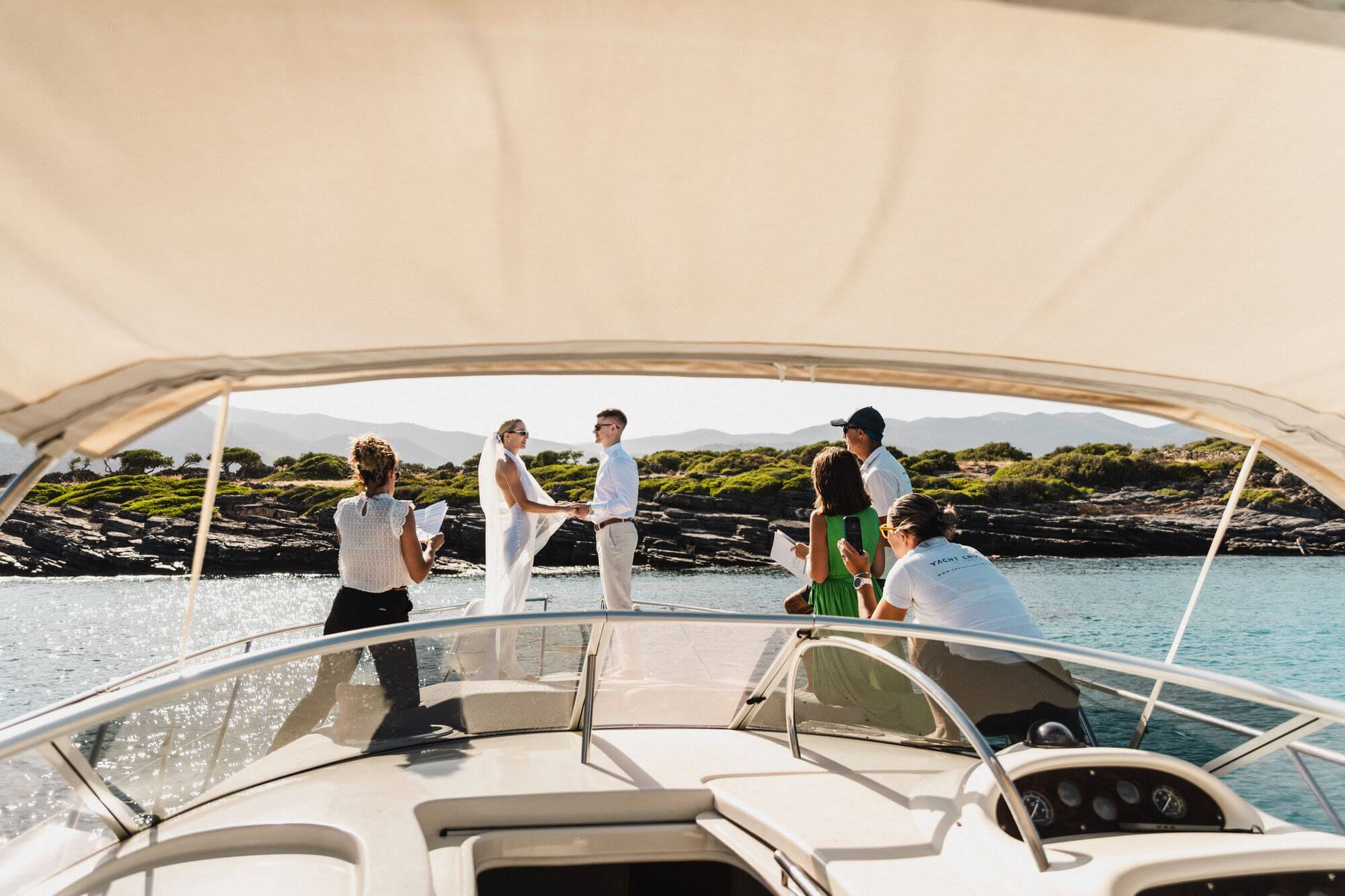 ceremonia ślubna na jachcie